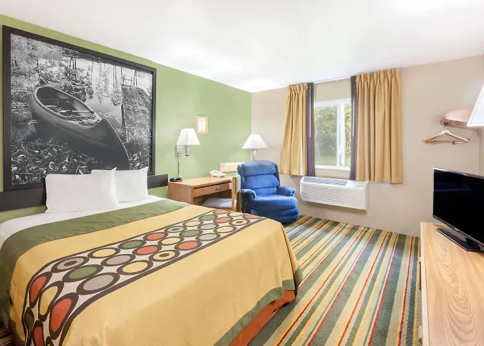 Super 8 By Wyndham Grayling